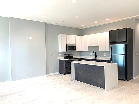 3rd image of 2424 W Warren Blvd #3