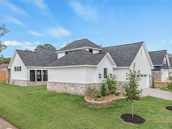 4th image of 4024 Brownway Dr