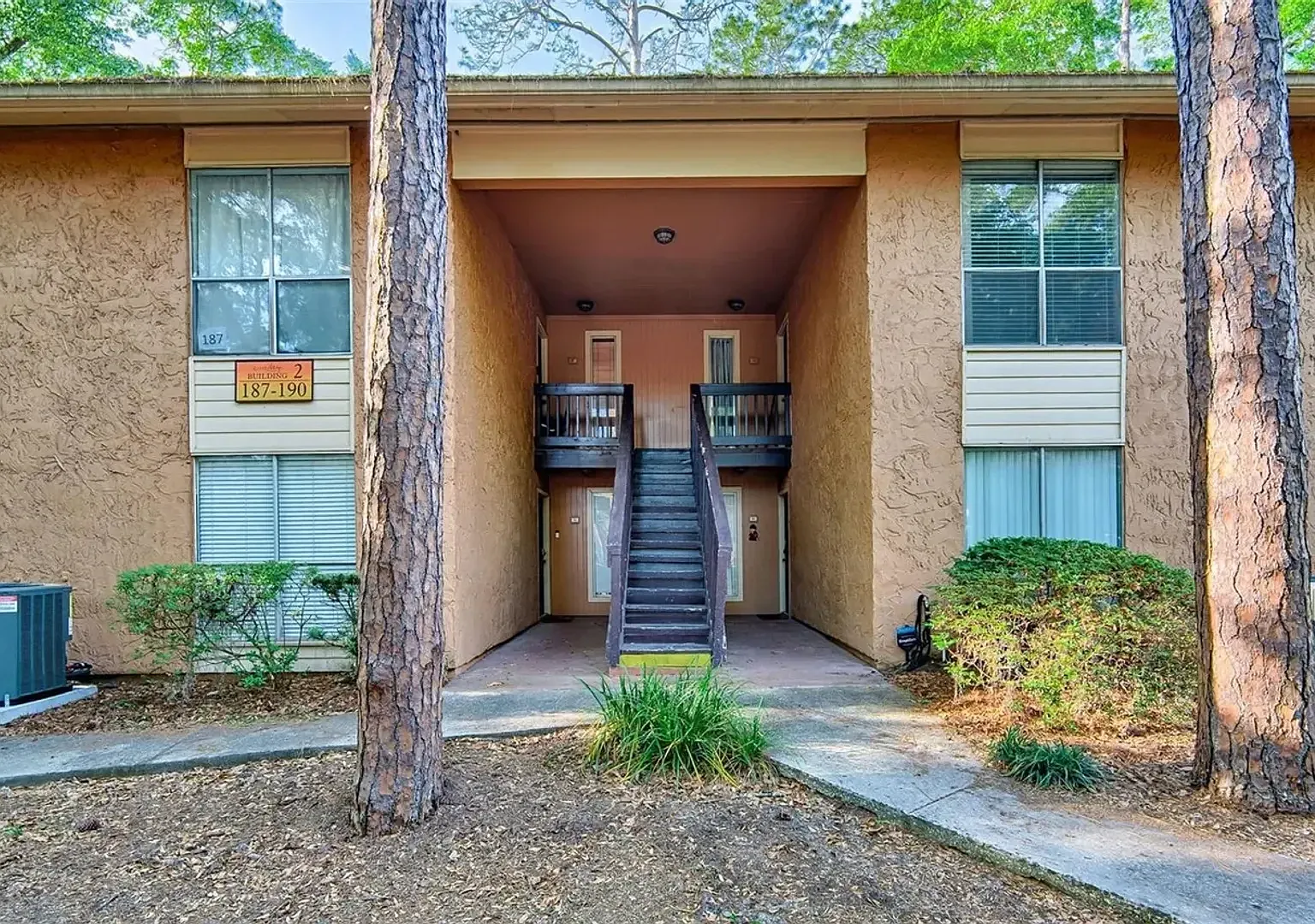 3/2 Downstairs Condo in Creek's Edge — Photo 1