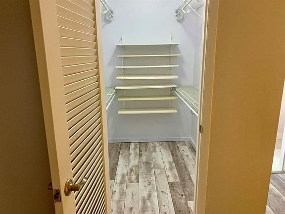 5th image of 1113 Lake Ter APT 108