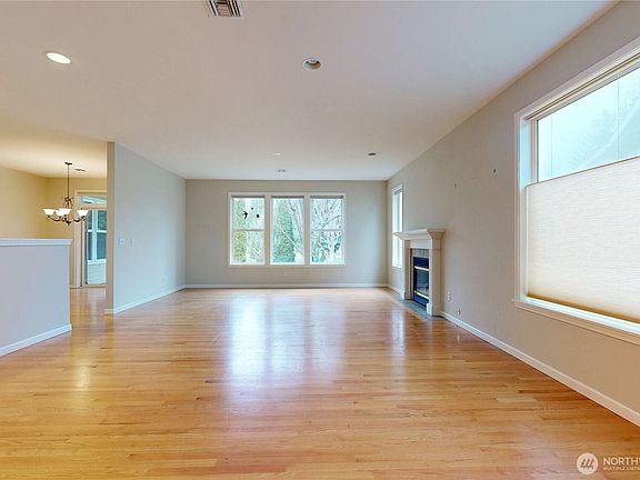 5th image of 950 SE Creekside Drive