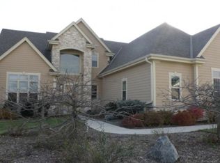 N53W17517 Ridgeline Trl, Menomonee Falls, WI 53051