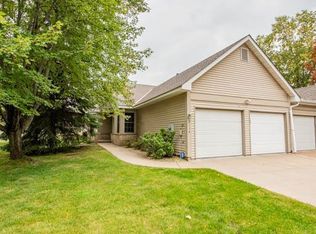 2134 Southwind Dr, Maplewood, MN 55109