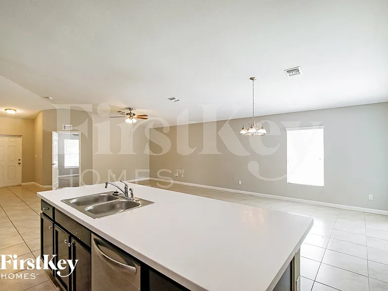1351 SW Amboy Ave — Photo 6