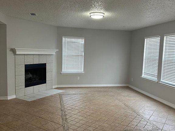 4th image of 1649 Crown Point Dr