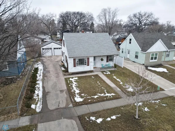 405 22nd St S, Fargo, ND 58103