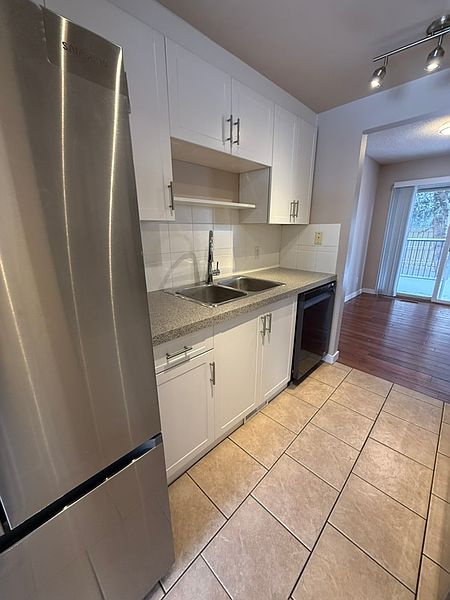 Calgary Townhouse for rent - 3 Bedrooms — photo 5