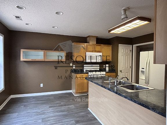 3rd image of 404 Onondaga Ct