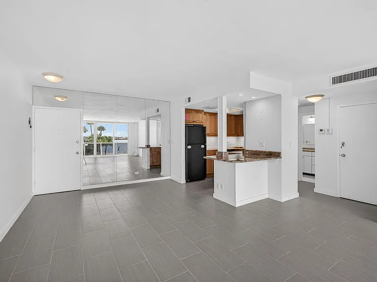 2800 N Flagler Dr #202 — Photo 14