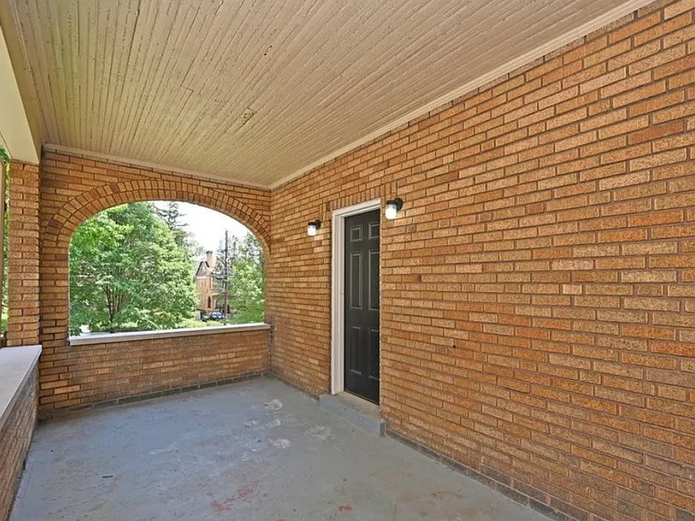 1011 Kreis Ln — Photo 3