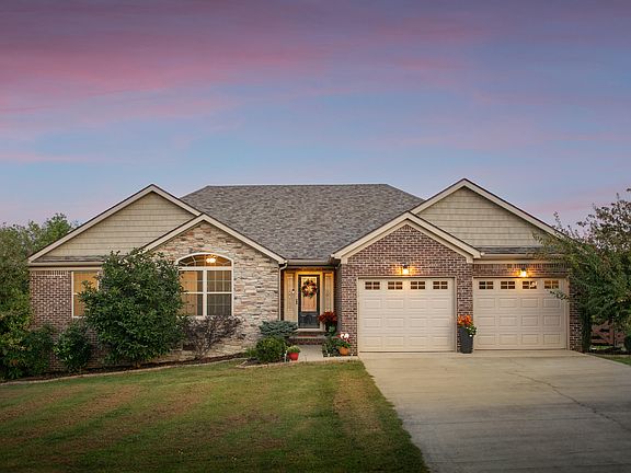 2nd image of 320 Windy Oaks Cir