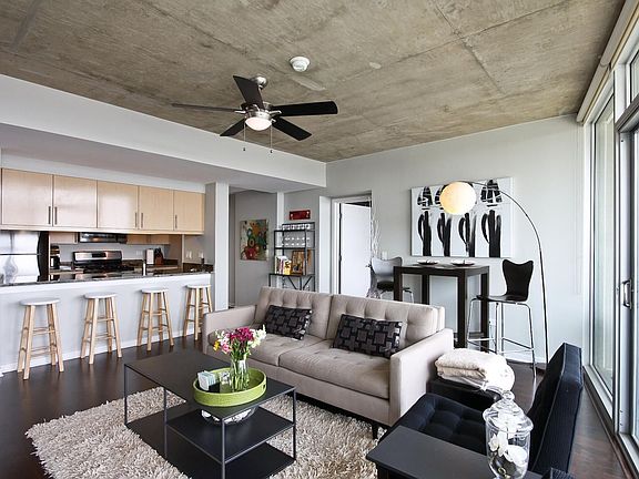 4th image of 611 S Wells St #2906