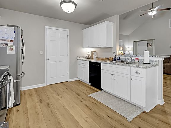 3rd image of 322 Pardue Dr