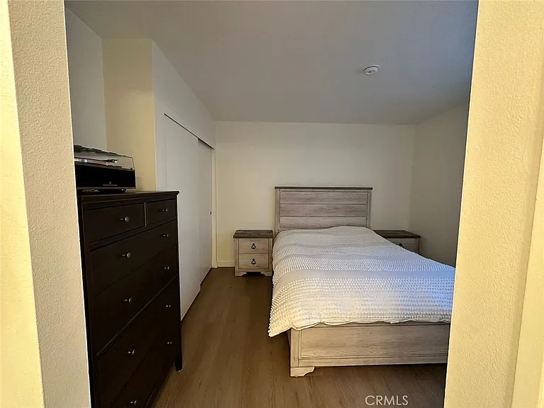 10149 Commerce Ave — Photo 16