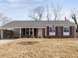 2966 Foxwood Dr, Maryland Heights, MO 63043
