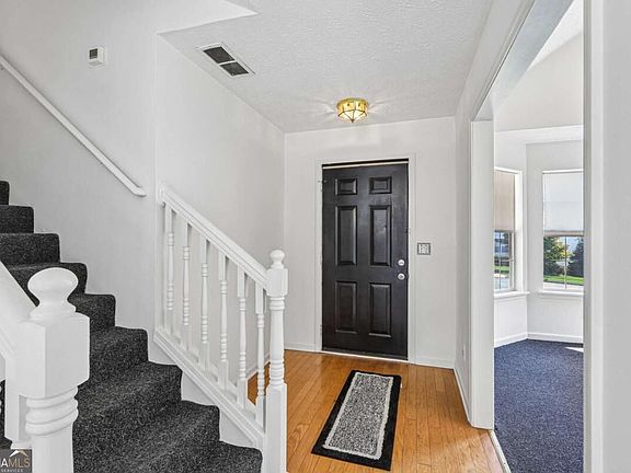 2nd image of 4031 Robin Cir