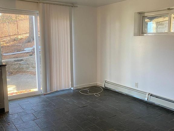 4th image of 47 Valerie Dr