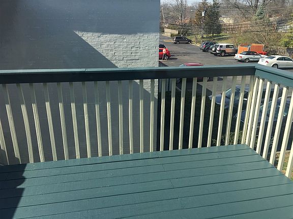 4th image of 1935 Gardiner Ln