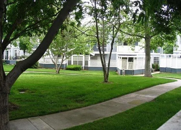 N Glendora Ave — Photo 7