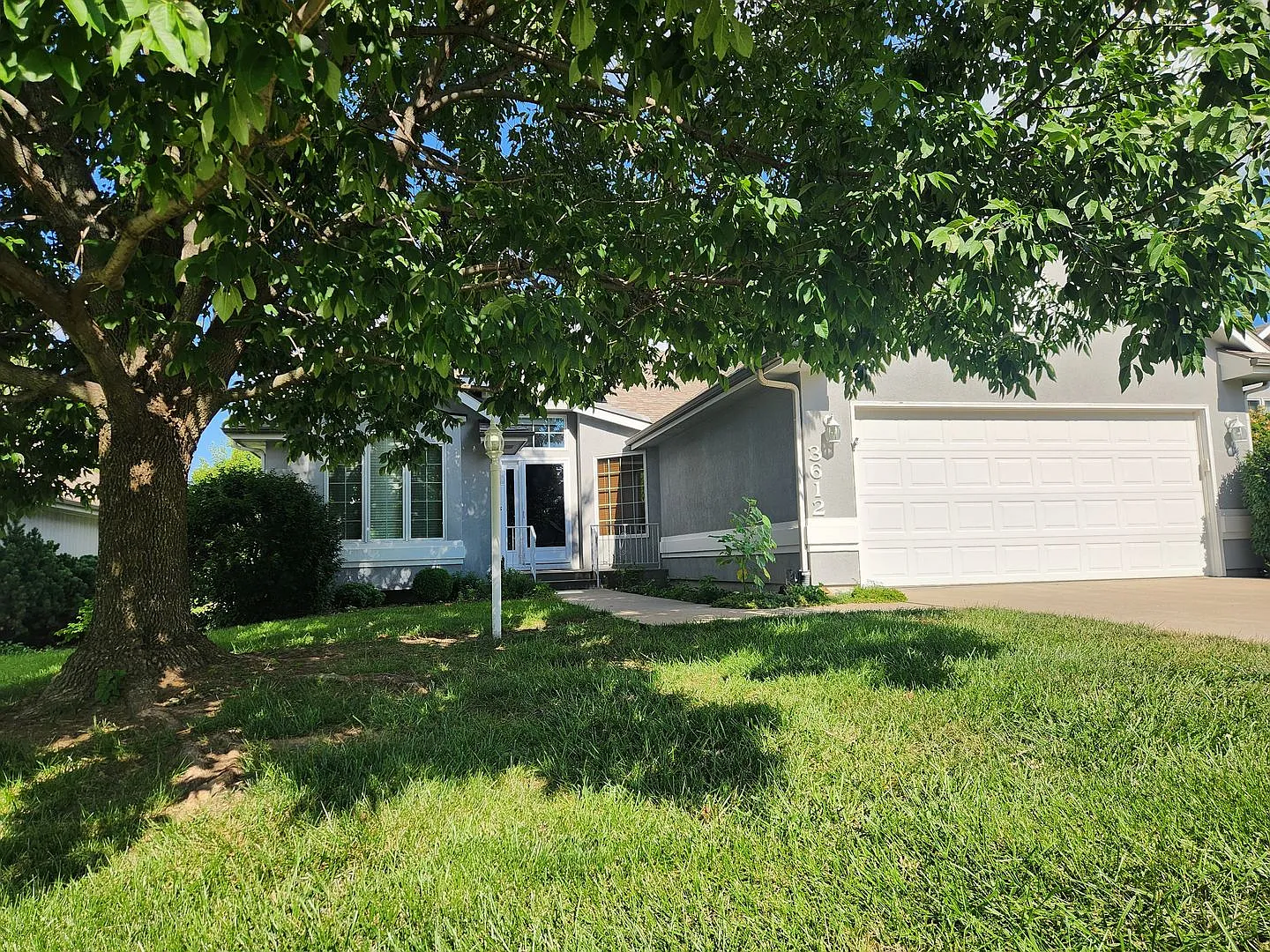 Executive 3+BR, 3BTH Rancher, 2car gar (with ALL utilities only $450/mo) and lawncare and snow re... — Photo 2