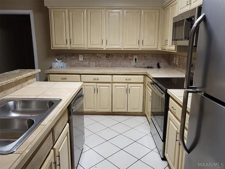 1516 Charleton Dr — Photo 11