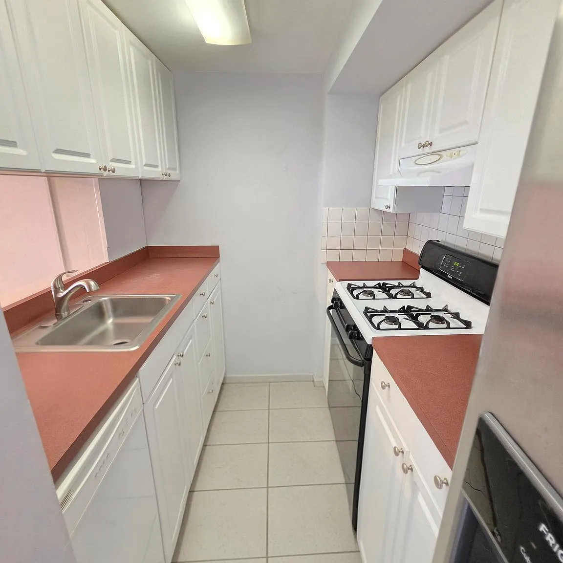 4 bed, 2000 sqft, $3,200 — Photo 4