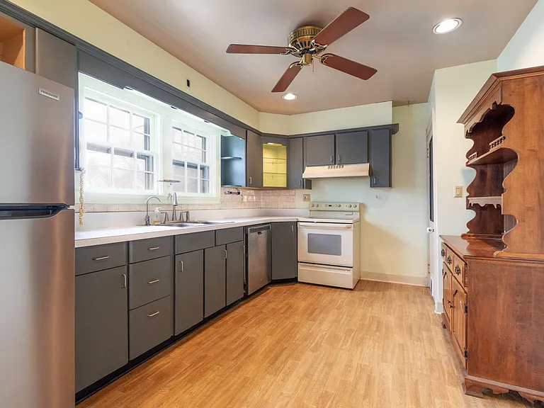 205 Quassaick Ave — Photo 4