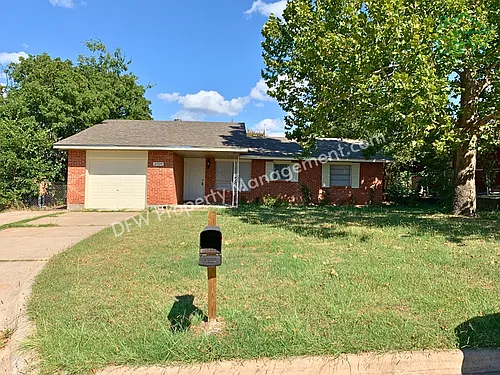 2709 NW Hilltop Dr Photo 1