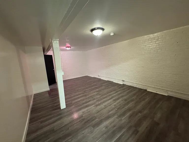 1516 E 1st St #1 — Photo 12