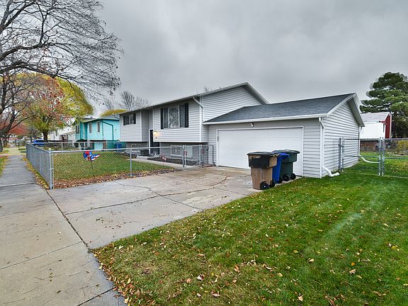 3rd image of 760 N Morton Dr