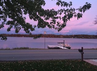 7310 N Tichigan Rd, Waterford, WI 53185