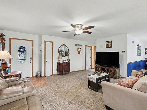 5th image of 2411 Twin Oaks Dr