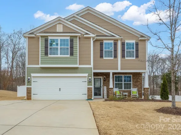 125 Rippling Water Dr, Mount Holly, NC 28120
