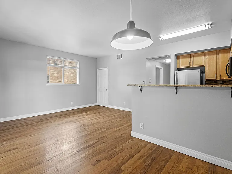 1485 Clayton — Photo 27