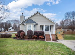 401 Fairdale Dr, Simpsonville, SC 29681