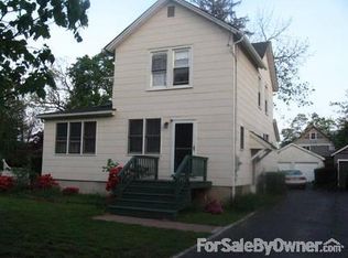 44 Roosevelt St, Babylon, NY 11702