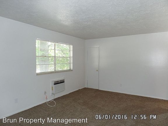 3rd image of 5507 Fountain Dr APT 8