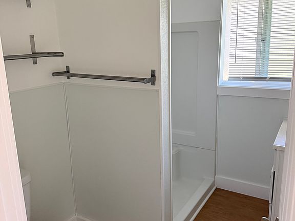 5th image of 1085 W 6th Ave #4