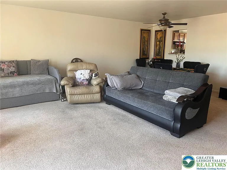 2465 Gillian Ln — Photo 9