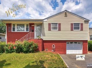 194 Lake Shore Dr, Lake Hiawatha, NJ 07034
