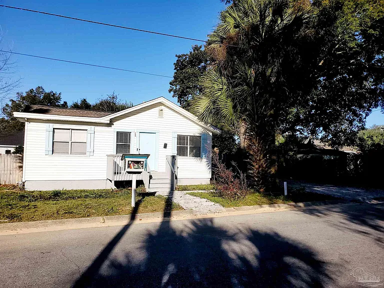 1215 N C St — Photo 4