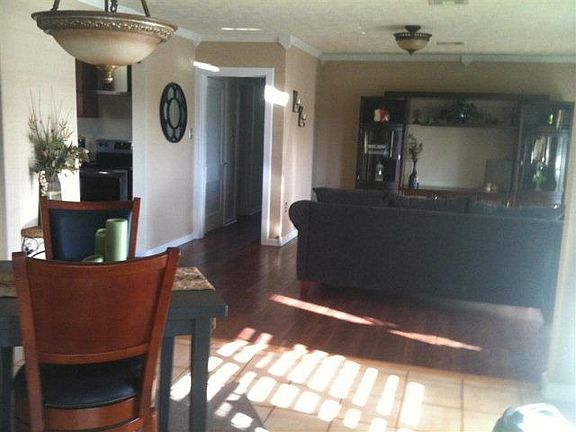 4th image of 304 S Avenue H