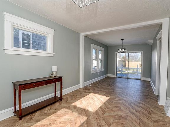 4th image of 2824 Portman Ave