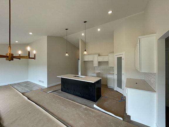 4th image of 7466 Shorewood St