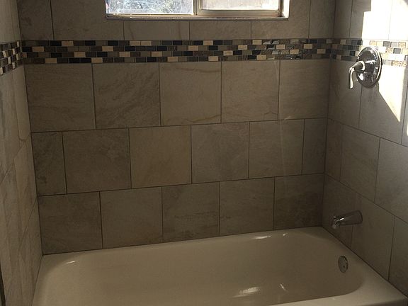 4th image of 221 N Oxford Dr
