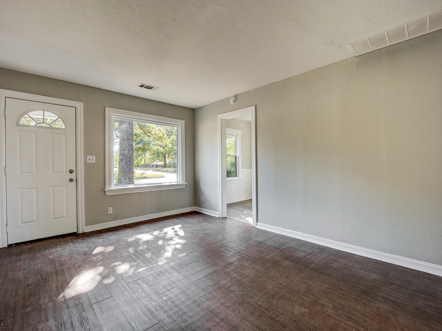 1 bed, 700 sqft, $695 — Photo 2