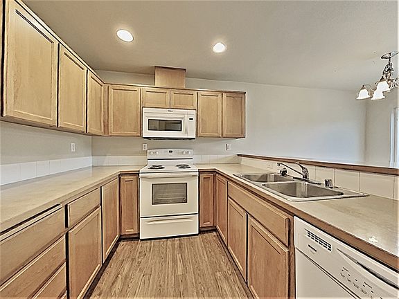 3rd image of 5222 167th St E