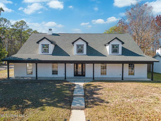 451 Cove Dr, Biloxi, MS 39531