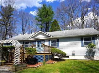 110 Woodland Ct, Dingmans Ferry, PA 18328