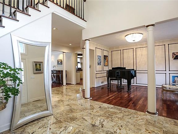 3rd image of 9 Woodfield Dr